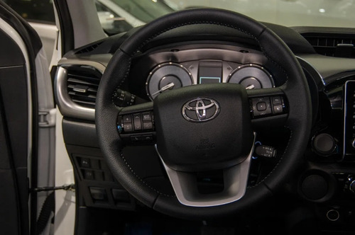 Imagen 11 de 25 de Toyota Hilux Srv 2.8tdi 4x2 Mt 204cv 0km Entrega Inmediata
