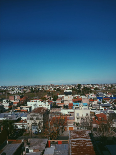 3 Ambientes Con Excelente Vista, A Metros De Hipólito Irigoyen