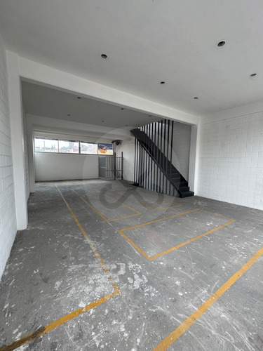 Edificio En Venta En Viveros De La Loma
