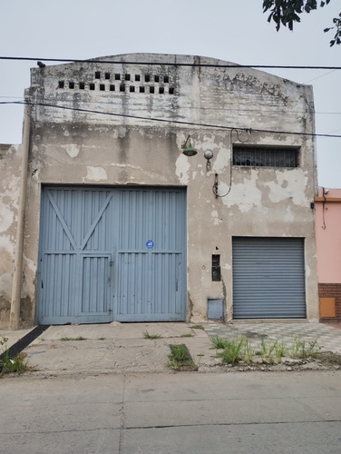 Alquilo. Galpón Con Oficinas. Excelente Ubicación. B° Recidencial América