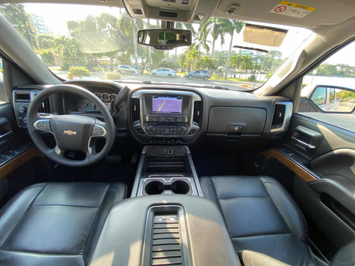 Imagen 10 de 15 de Chevrolet Cheyenne 2017 5.4 2500 Doble Cab Ltz 4x4 At