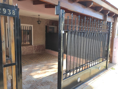 Imagen 1 de 23 de Casa 2 Dormitorios Con Cochera Alto Alberdi