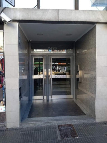 Departamento De 2 Ambientes Sobre Av Cabildo Al 2400 Piso Alto Con Vista Abierta