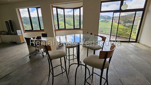 En Venta Hermosa Casa En Excelente Ubicación En Los Samanes 25-17999