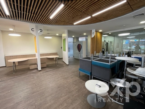 Local Comercial En Av. Las Condes.