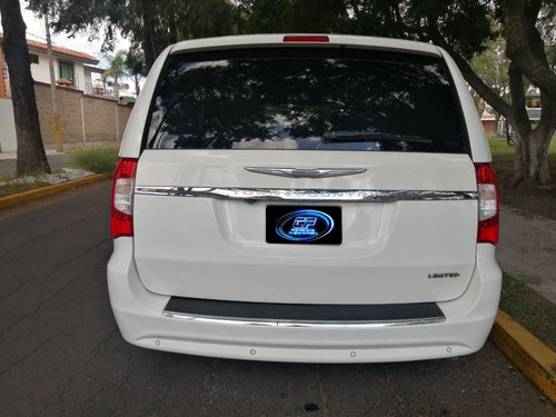 Imagen 4 de 15 de Chrysler Town & Country Limited 2012