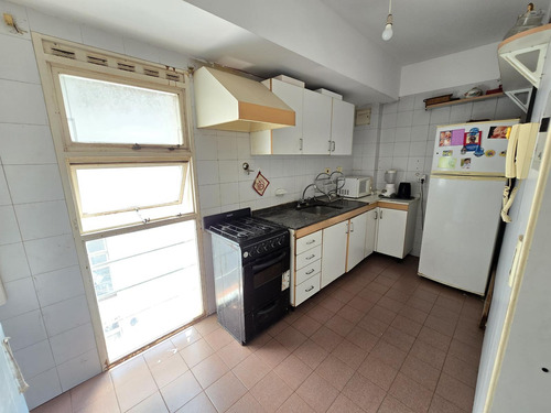 Departamento Venta De Tres Ambientes Con Balcón Al Frente - Apto Crédito