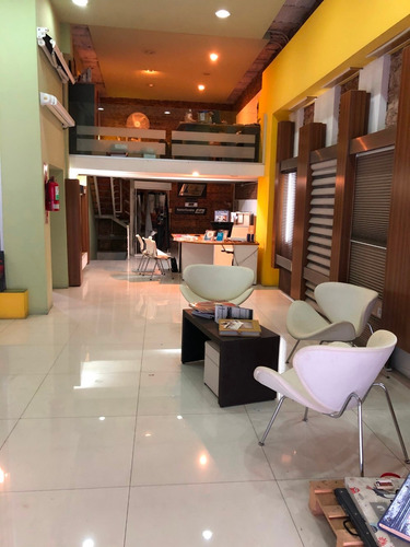 Imagen 2 de 14 de Excelente Local Totalmente Reciclado Con Sótano Y Entrepiso