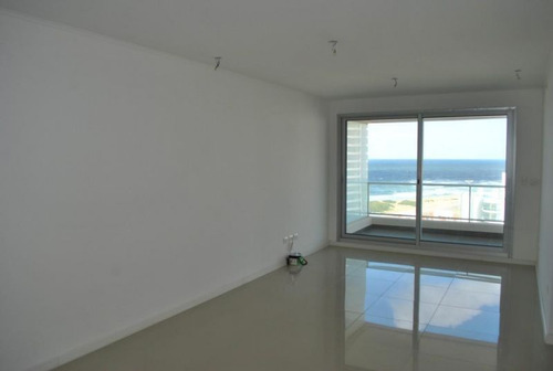 Apartamento En Venta De 2 Dormitorios En Playa Brava (ref: Atm-5228)