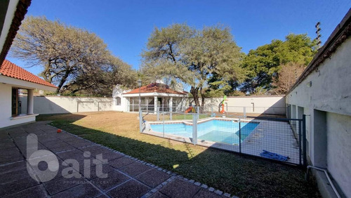 Imagen 16 de 30 de Venta Casa En Villa Belgrano, 4 Dormitorios Y 5 Baños Con Gran Parque!!