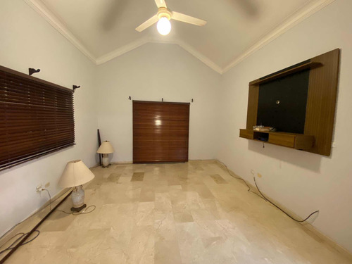Majestuosa Casa En Altos De Arroyo Hondo 3