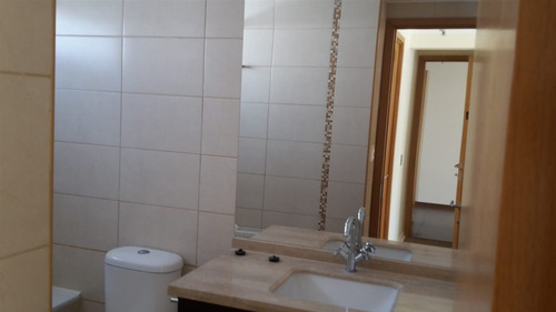 Casa En Venta De 4 Dorm. En Codominio