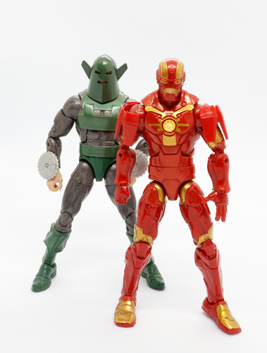 Par De Figuras Marvel Legends