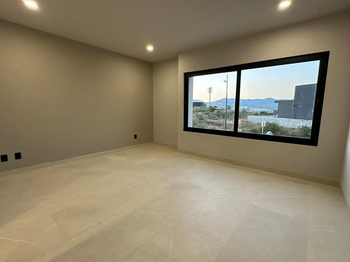 Se Vende Hermosa Residencia Con Diseño De Autor En Lomas De Juriquilla