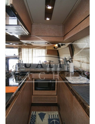 Imagen 8 de 12 de Yate Azimut 64 Barco