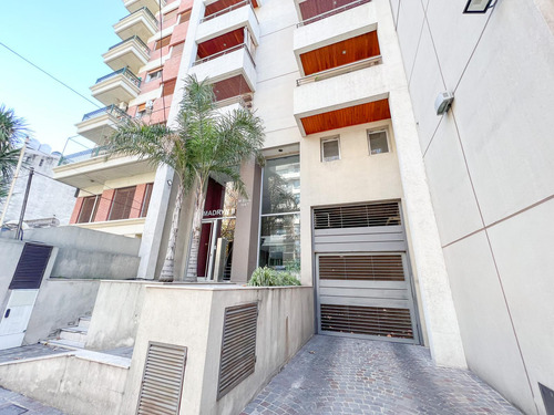 Cochera Techada En Venta En Lanús Oeste Brin 3047