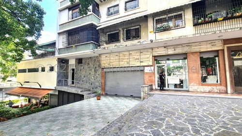 Ag. Vende Local Comercial Acondicionado Como Centro Clinico Quirurgico Pequeno. En Venta En Los Chaguaramos.