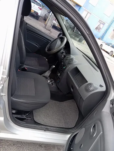 Renault Logan 1.4 Entry Familier 2012
