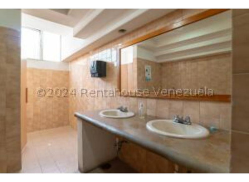 #24-17255 Excelente Edificio Industrial En La Trinidad