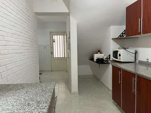 Imagen 4 de 15 de Casa De Pasillo En Zona Centro De Rosario.
