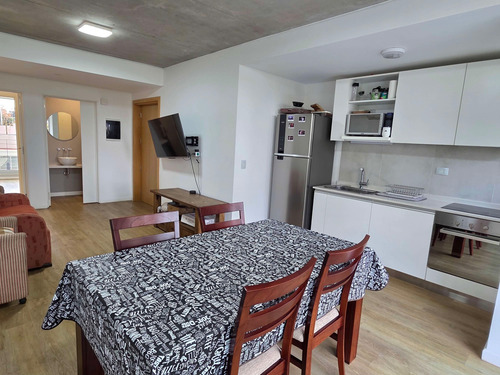 Alquiler 4 Ambientes De Categoria Cochera Y Amenities Olivos