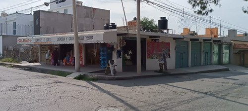 Terreno En Esquina Con Locales Comerciales 