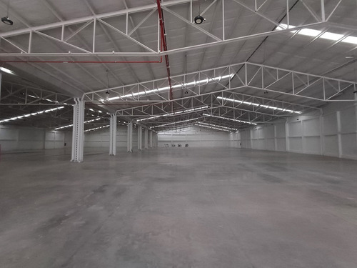 Bodega En Renta Naucalpan. 4,557 M2. Andenes, Parque Industrial.