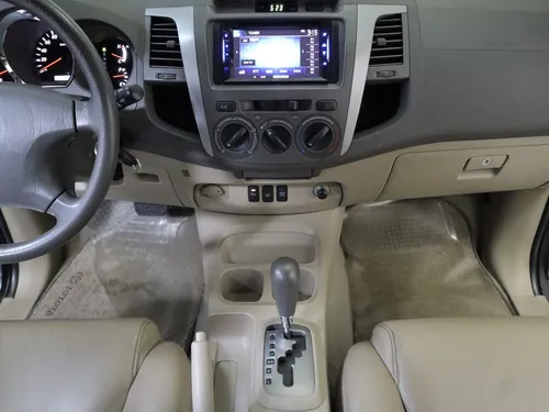 Toyota Fortuner 2.7 At 7psj 4x2