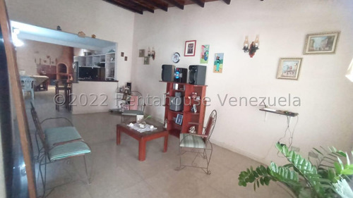 Linda Y Conservada Casa En Urbanismo Privado La Piedad Norte Cabudare Gabriela C
