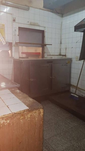 Imagen 5 de 13 de Local En Venta, En Monserrat. Gastronomico, Con Gas Y Tiraje A Los 4 Vientos.