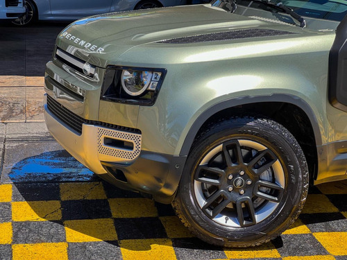 Land Rover Defender P400 2021