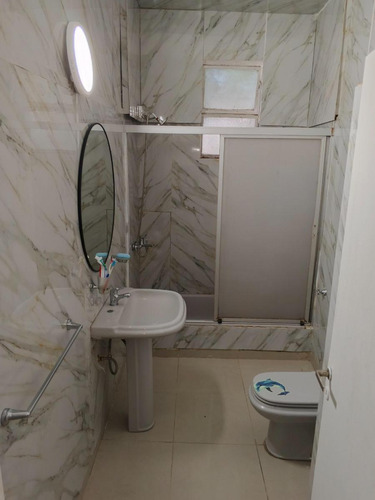 Ph En Venta - 5 Dormitorios 2 Baños - Santa Rita