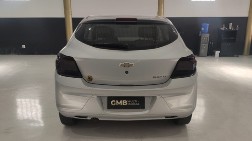 Imagem 4 de 8 de Chevrolet Onix Hatch Lt 1.0 8v Flexpower 5p Mec. 2016/20...