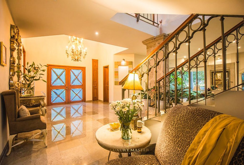 Casa En Venta En Valle Real Frente A Parque