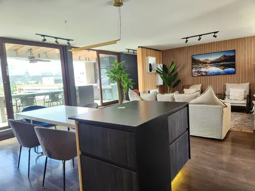 Penthouse Vitacura | Quincho Vista 360° | 2 Est+bod | 264m2