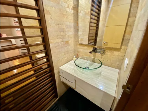 Chico Reservado, Apto Duplex Con Excelentes Acabados