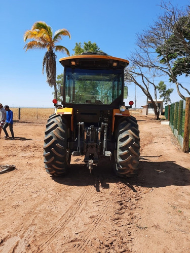 Imagem 2 de 9 de Trator Valtra A-750 . 2020