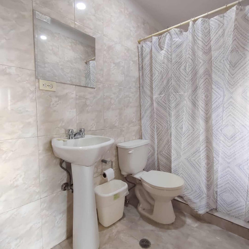 Impecable Hotel De 4 Niveles Ubicado En Macuto