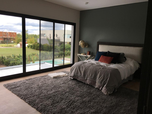 Imagen 2 de 10 de Casa De 4 Ambientes En Venta En Araucarias, Puertos De Escobar