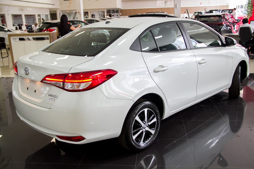 Toyota Yaris Sedan 1.5 Xls Connect Cvt (flex)