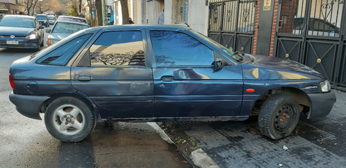Ford Escort Lx 1.8 5p Diesel 2001$69900
