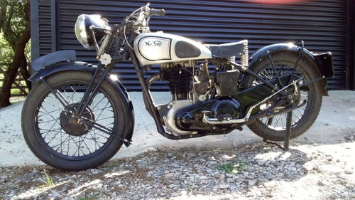 Moto Clásica Antigua Norton 500
