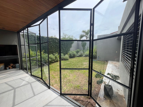Espectacular Casa Totalmente Reciclada En Urca