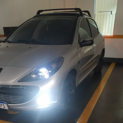 Imagem 2 de 11 de Peugeot 207 2011 1.4 Quiksilver Flex 5p