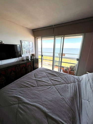 Imagen 14 de 22 de Apartamento De Diseño Remodelado Piso Alto Sobre Rambla Bajo De Precio! El Mejor Punto De Montevideo Y La Mejor Vista