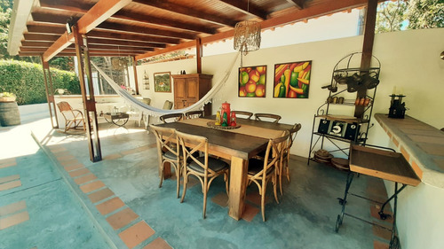 Prados Del Este Casa De Dos Niveles En Venta Con 475m2 De Terreno