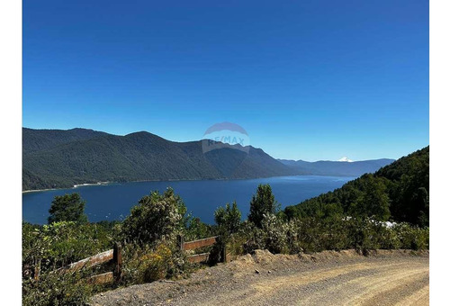 Caburgua: Parcela Con Vista Al Lago Y Volcán