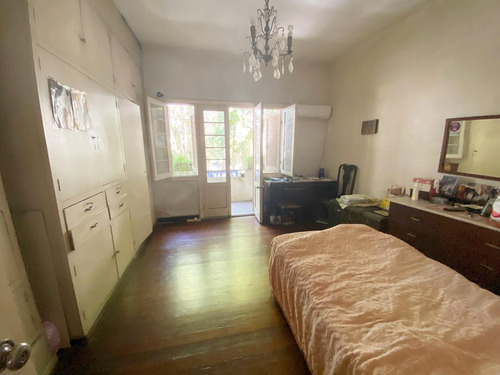 Venta Casa De 4 Dormitorios, Amplio Garage Y Patio En Pocitos