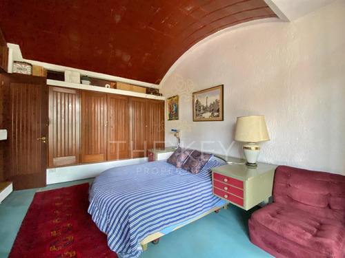 Casa En Venta De 4dorm, 3 Serv, Piscina, Jardin. En Vitacura