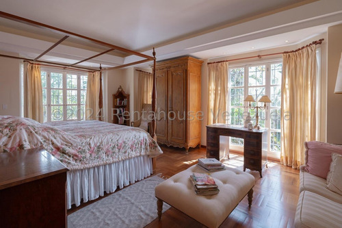 Se Ofrece En Venta Extraordinaria Y Hermosa Casa De Estilo Europeo Ubicada En Los Chorros